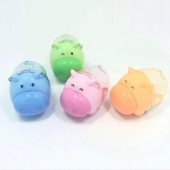 Piggy shape pencil sharpener Length 2.4” Width 1.6” - Picture 1 of 5